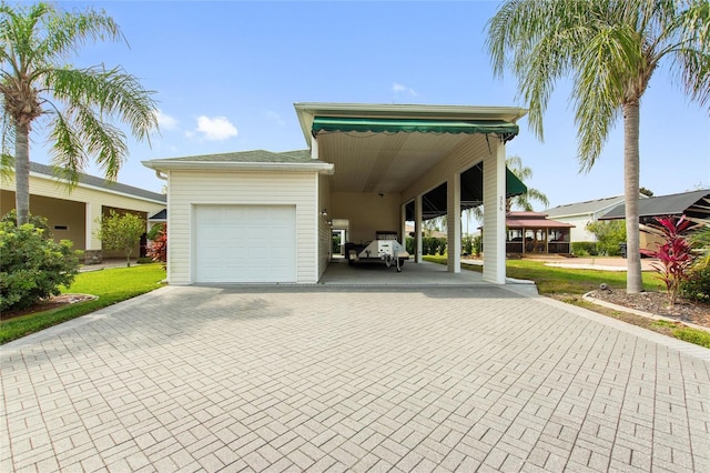 view of front facade featuring a carport