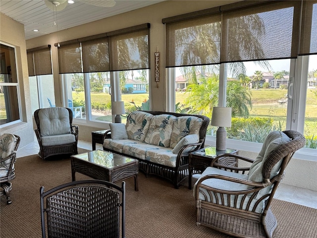 sunroom with ceiling fan