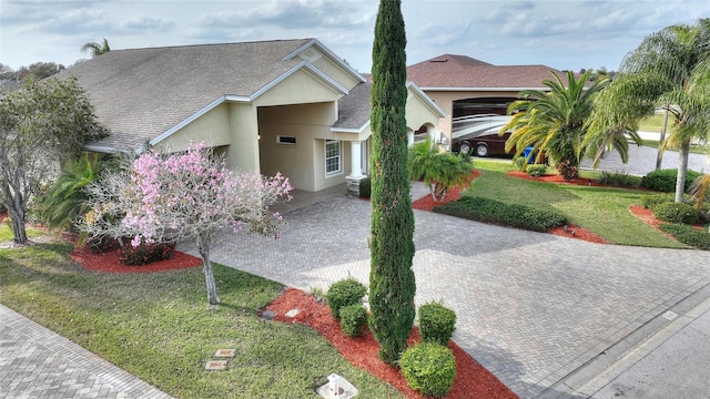 single story home featuring a front yard and a carport