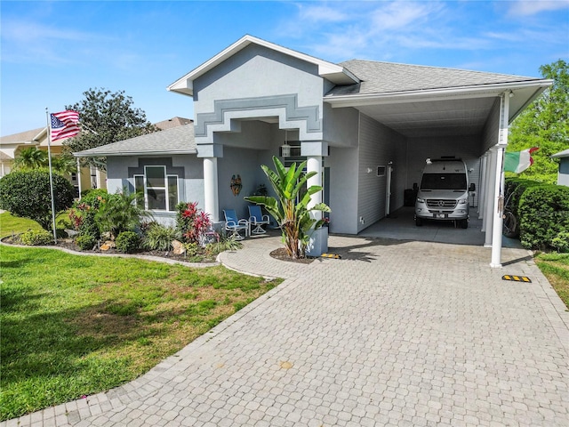 view of front of home with a carport and a front yard