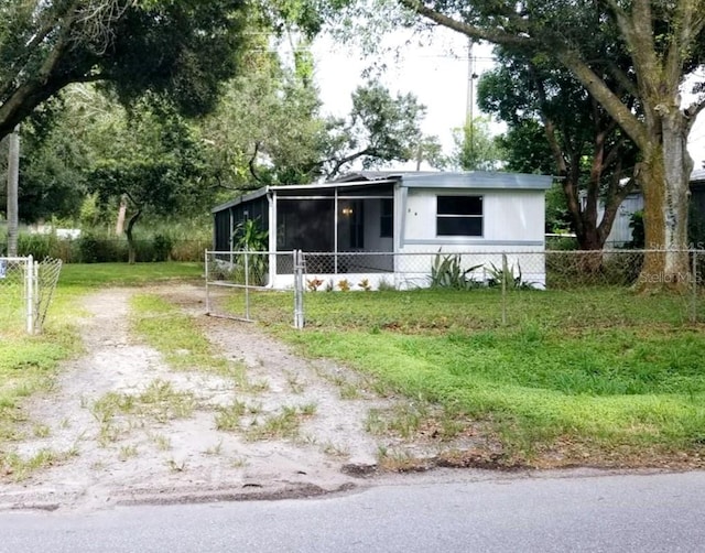 manufactured / mobile home with a sunroom