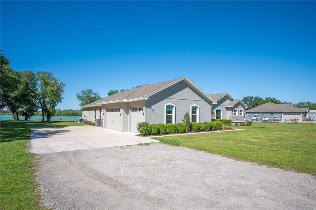 ranch-style house featuring a front yard