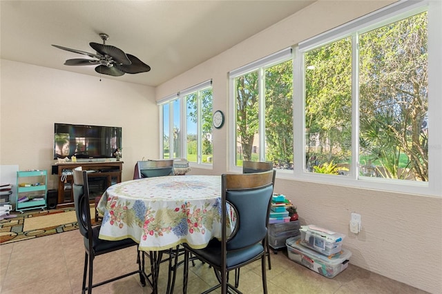 sunroom / solarium with ceiling fan