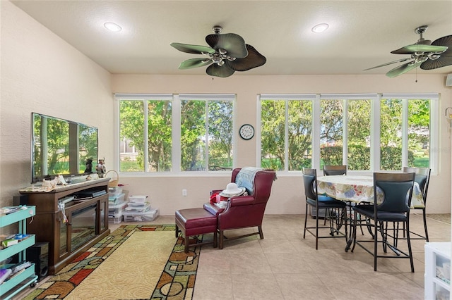 sunroom with ceiling fan