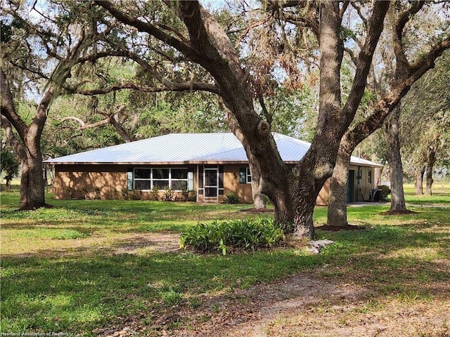 ranch-style house with a front yard