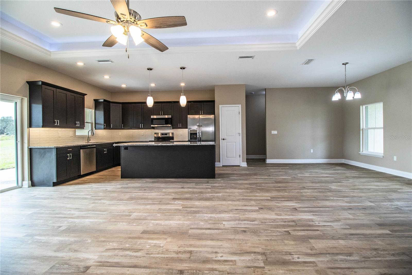 kitchen with pendant lighting, a center island, sink, appliances with stainless steel finishes, and plenty of natural light