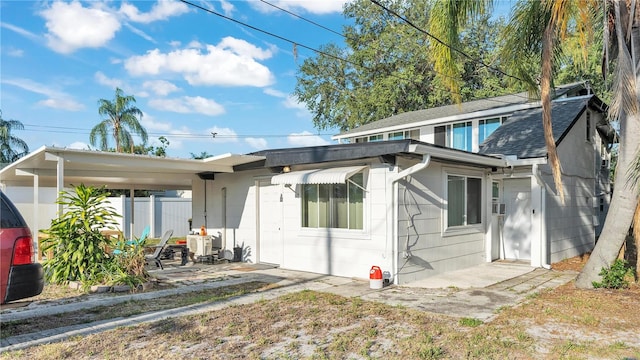 view of front of property featuring a carport