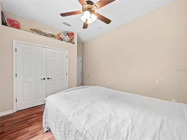 bedroom with ceiling fan, a closet, and wood-type flooring