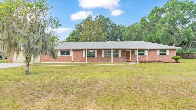 single story home with a front yard