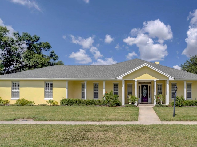 ranch-style house featuring a front yard