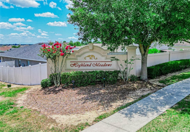 view of community / neighborhood sign