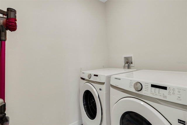 laundry room featuring laundry area and washing machine and clothes dryer