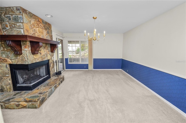 living room featuring carpet, an inviting chandelier, and a fireplace