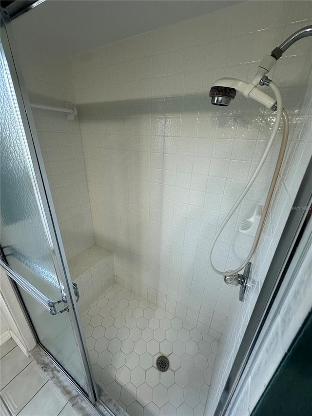 full bathroom featuring a stall shower