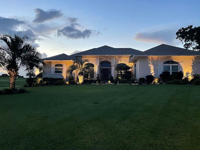 view of front of house featuring a yard