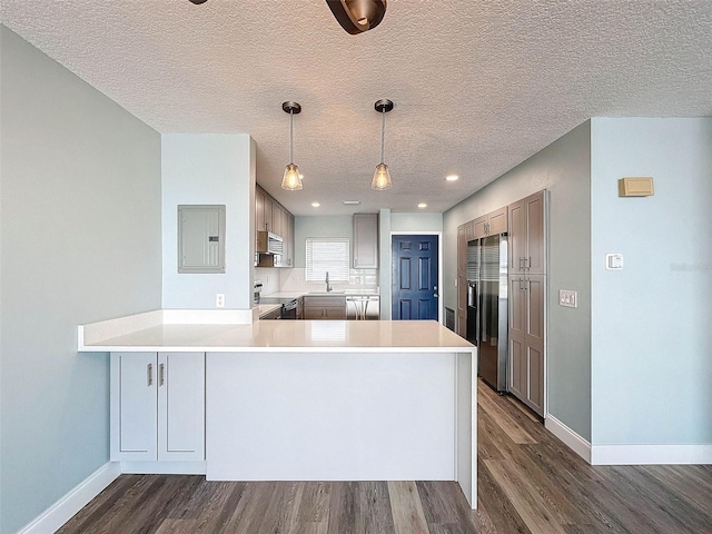 kitchen featuring kitchen peninsula, electric stove, dark hardwood / wood-style flooring, a textured ceiling, and stainless steel fridge with ice dispenser