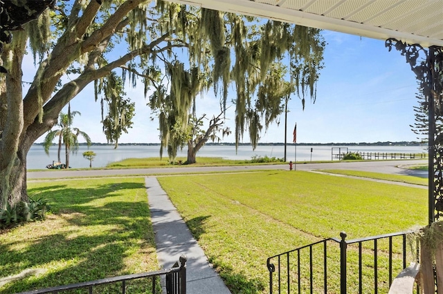 view of yard featuring a water view