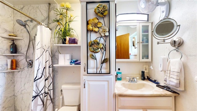 bathroom with a shower with curtain, vanity, and toilet