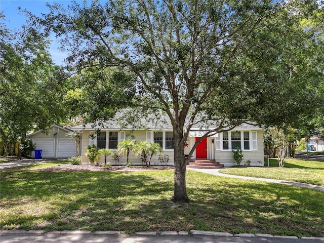 ranch-style house featuring a front lawn