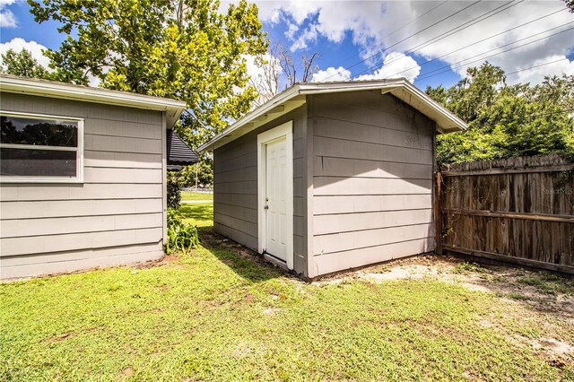 view of outdoor structure with a yard