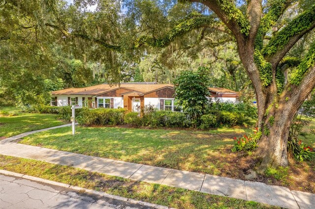 ranch-style home featuring a front yard