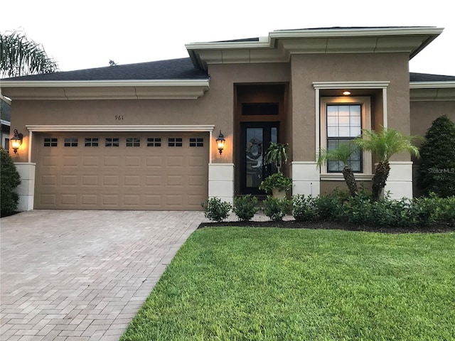 view of front of property featuring a front yard and a garage