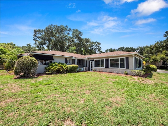 view of front of property with a front yard