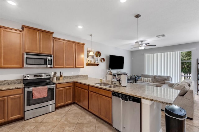 kitchen featuring appliances with stainless steel finishes, sink, kitchen peninsula, decorative light fixtures, and ceiling fan