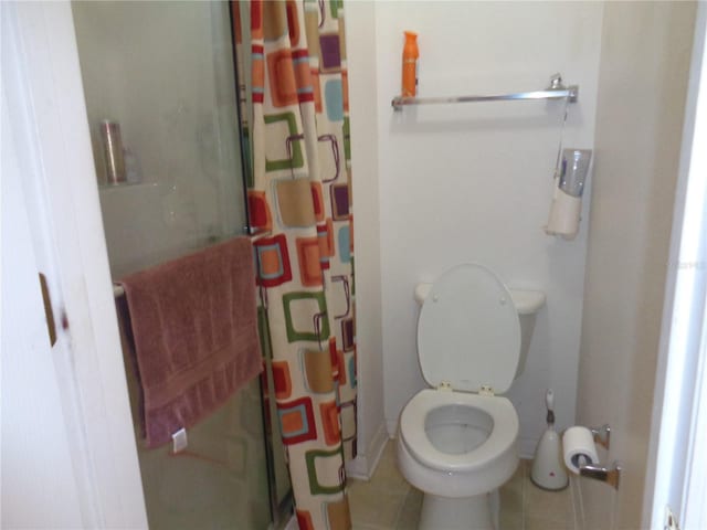 bathroom featuring a stall shower and toilet