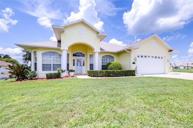 view of front of home featuring a garage and a front yard