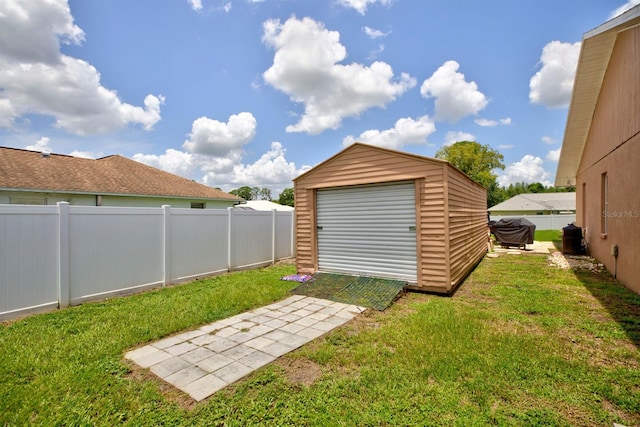 view of yard with an outdoor structure and a garage