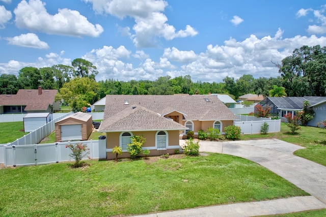 view of front of home featuring a front lawn