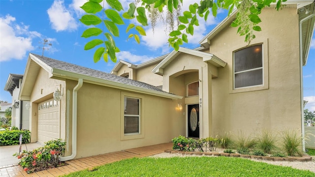 view of front facade with a garage