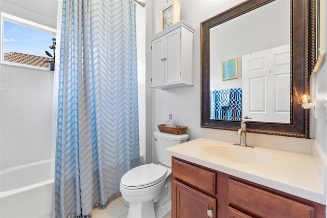 full bathroom featuring shower / bath combo with shower curtain, toilet, and vanity