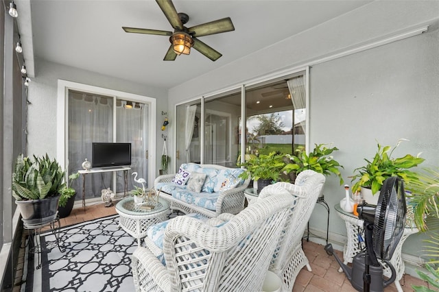 sunroom with ceiling fan