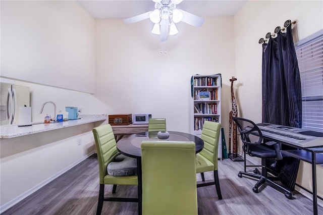 dining room with dark wood-type flooring and ceiling fan