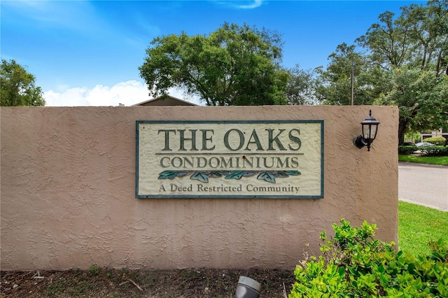 view of community / neighborhood sign