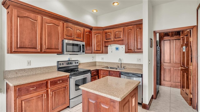 7884 N Lake Buffum Shores Rd, Fort Meade, FL 33841 - kitchen featuring sink, appliances with stainless steel finishes, a kitchen island, and light tile patterned floors