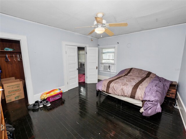 bedroom featuring hardwood / wood-style flooring, ceiling fan, and a closet