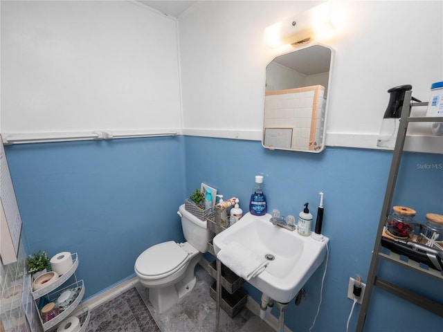 bathroom featuring toilet and sink