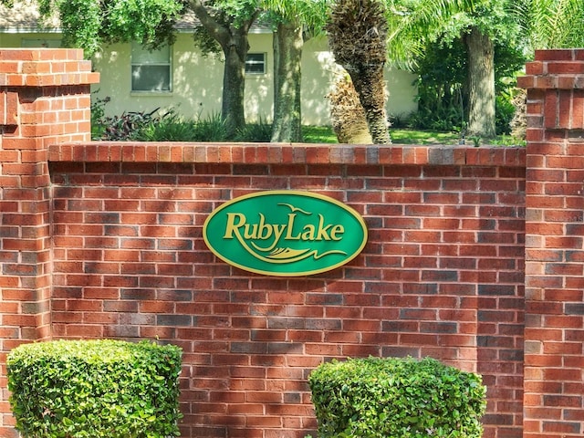 view of community / neighborhood sign