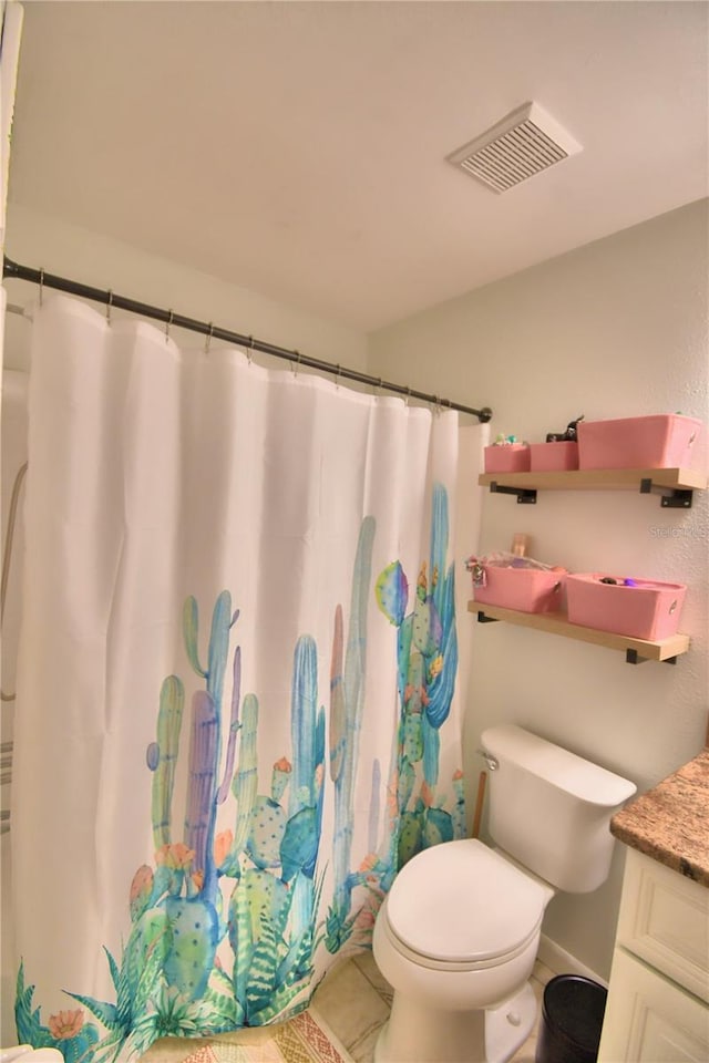 bathroom with a shower with curtain, vanity, and toilet