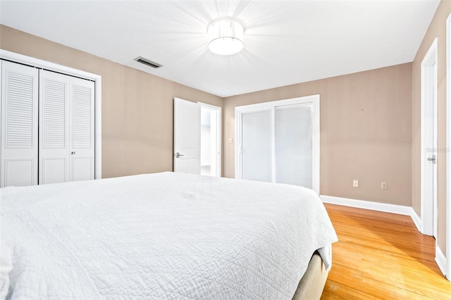 bedroom featuring hardwood / wood-style flooring and ceiling fan