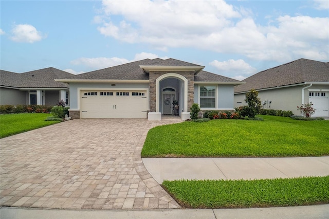 view of front facade featuring a garage and a front lawn