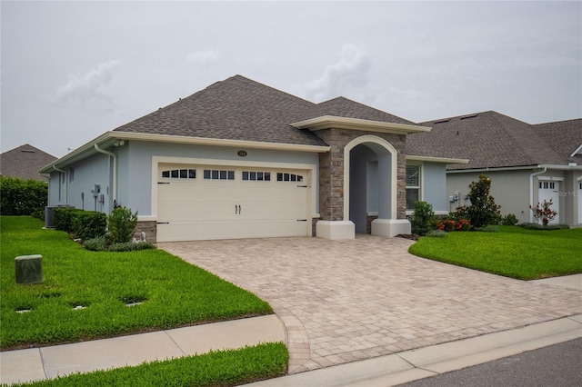 view of front facade featuring a garage and a front lawn