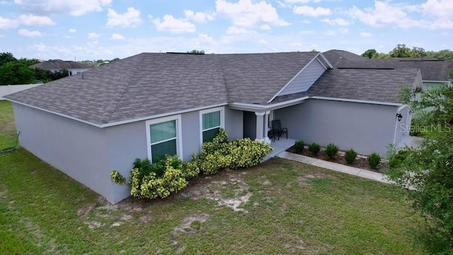 view of front facade with a front lawn