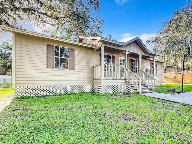 view of front of house featuring a porch and a front yard