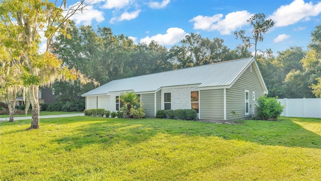 view of front of house with a front yard