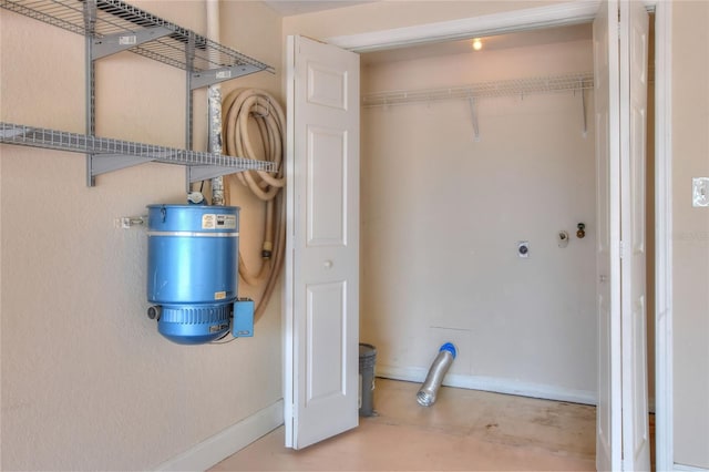 clothes washing area featuring baseboards