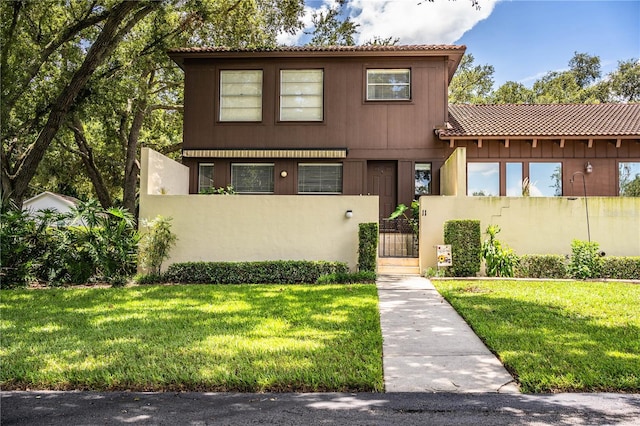 view of front of house featuring a front lawn